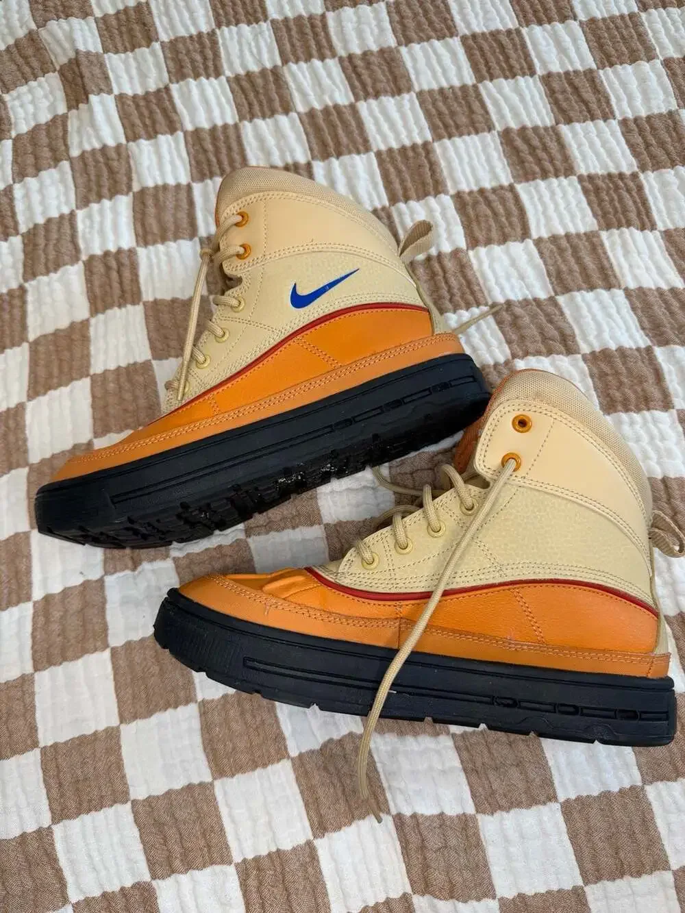 Nike ACG Woodside 2 Size 4.5Y Golden Moss Orange Boots
